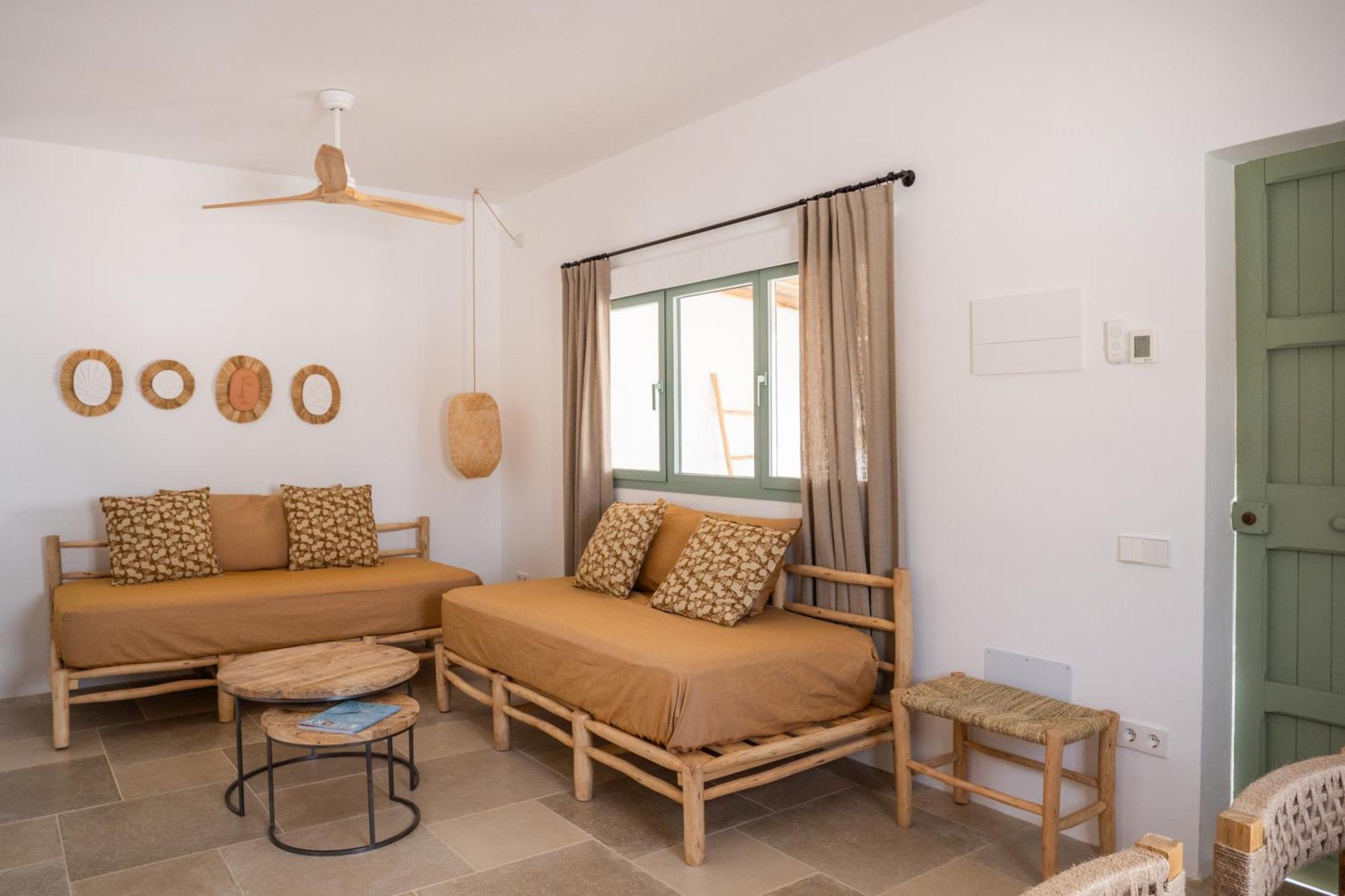 Apartamentos Punta Rasa Cala Saona Exterior photo